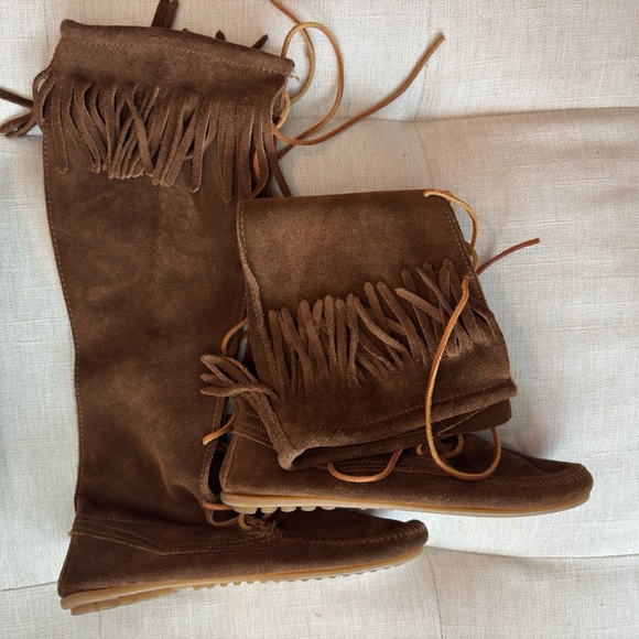 Minnetonka Brown Lace Up Boots - Picture 2 of 3
